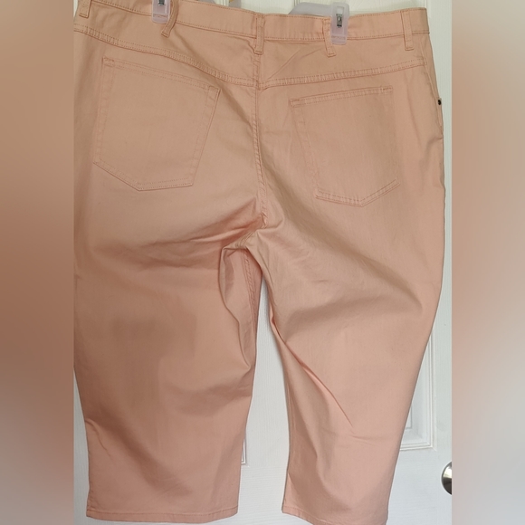 Lee Riders Capri Pants Size 24W Peach color - Picture 2 of 6